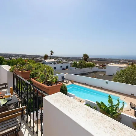 Elvira בית הארחה